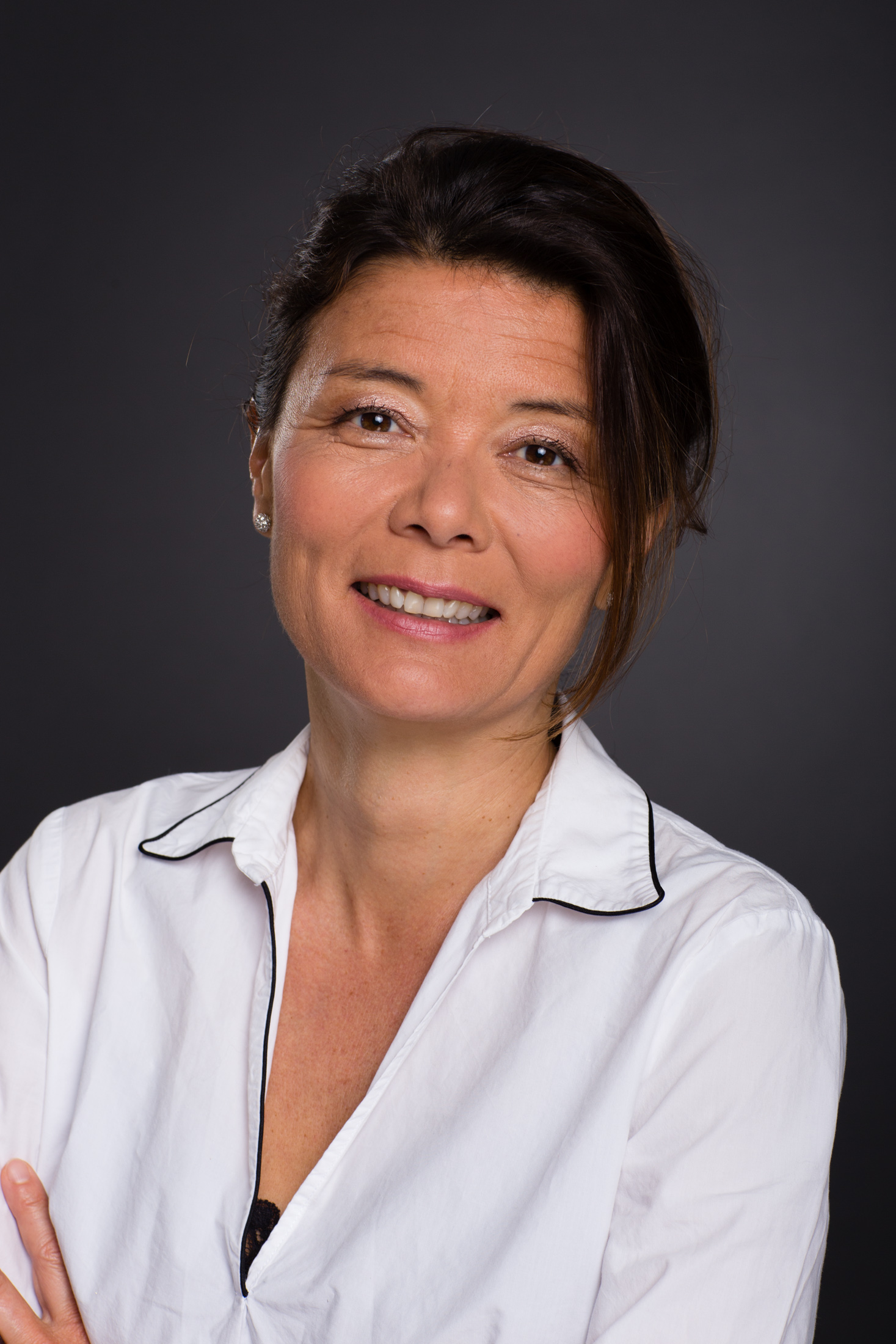 Anouk Afholter, praticienne certifiée en hypnose à Genève (Satori Hypnose), dans son cabinet.